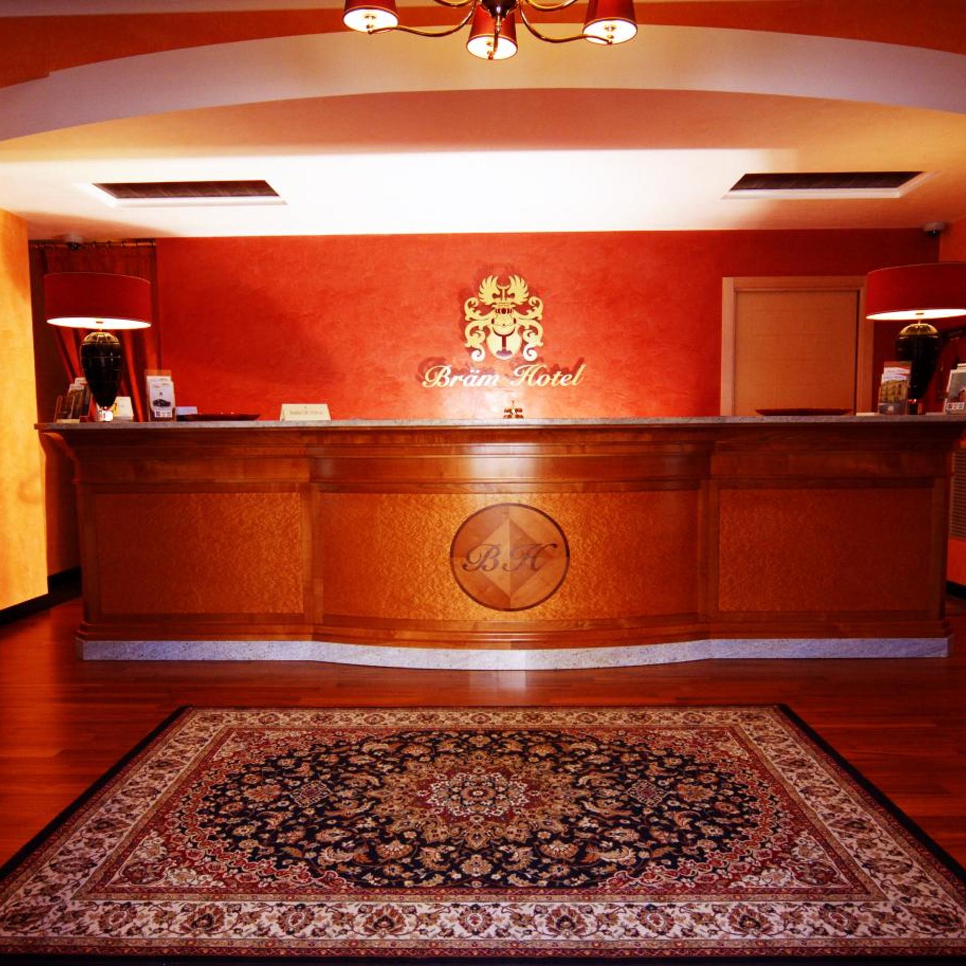 Bram Hotel 5/50