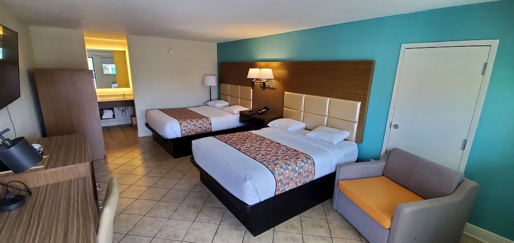 Beachside Resort Hotel 16/38