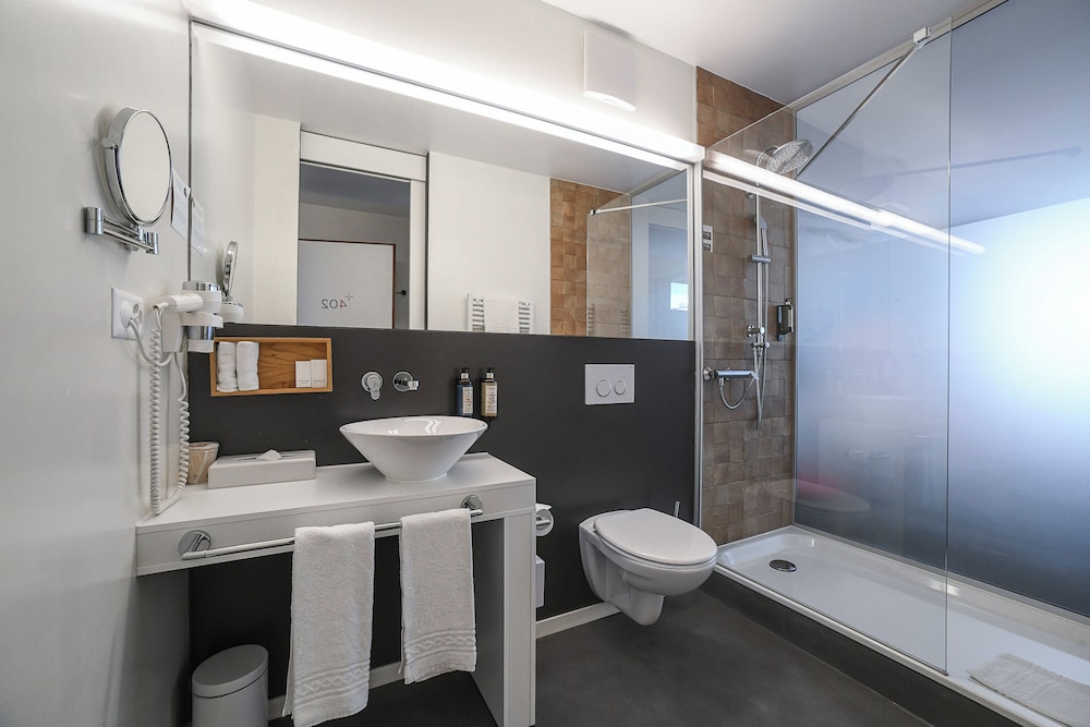 Home Swiss Hotel 63/64
