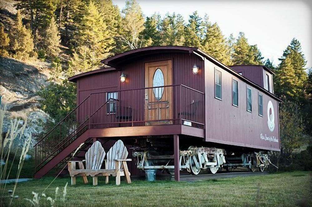Chico Hot Springs Resort 4/50