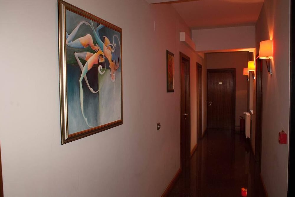 Tania Frankfurt Hotel Bucharest 32/48