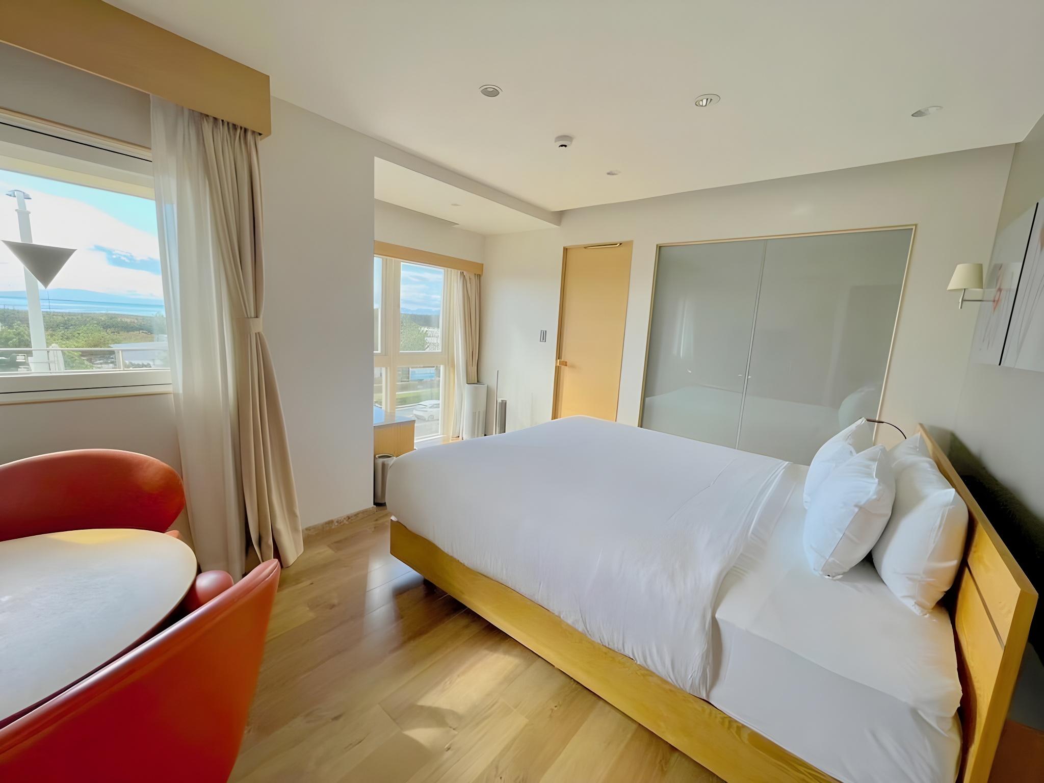 Ocean, King Bed, Side Ocean View