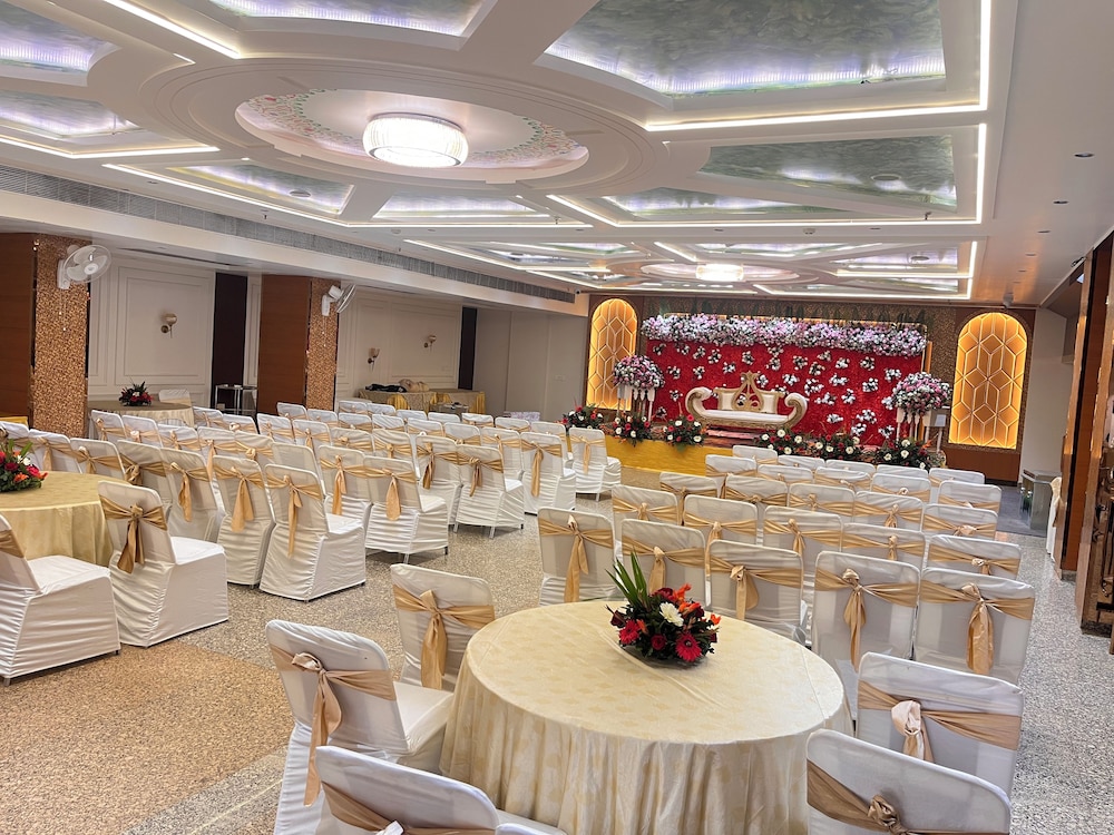 Hotel Yash Regency 35/49