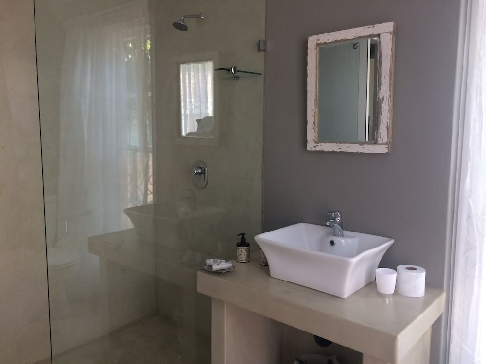 30 On Oatlands Road 25/27