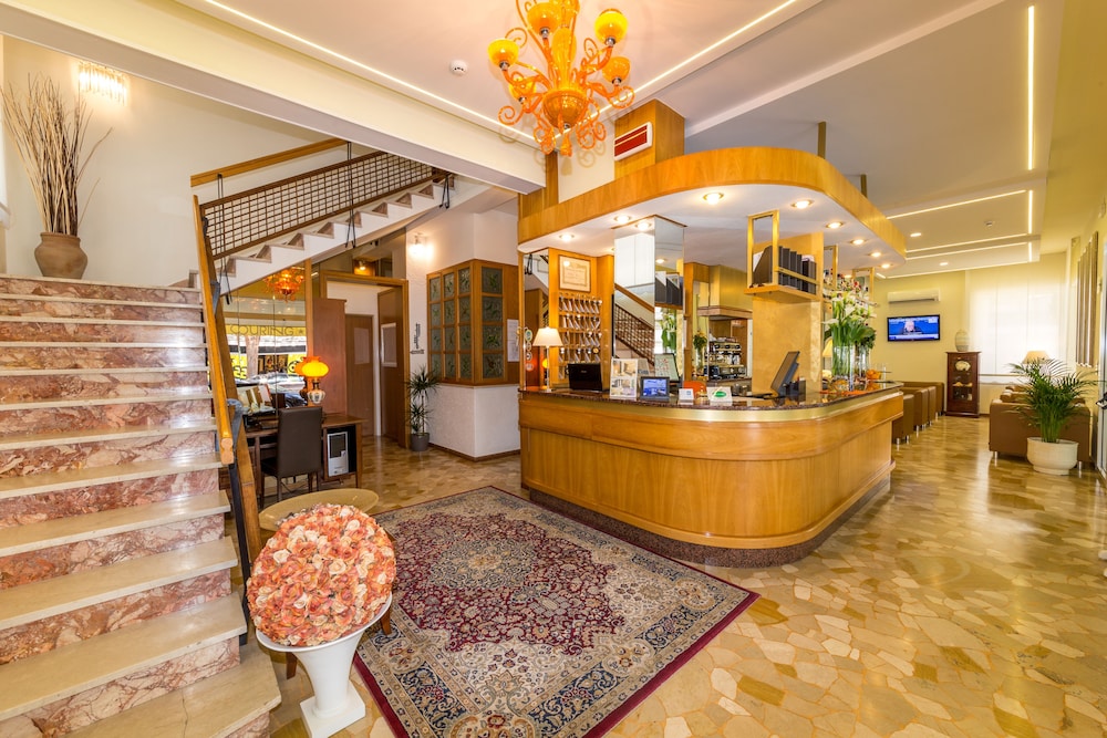 Hotel Touring 9/48