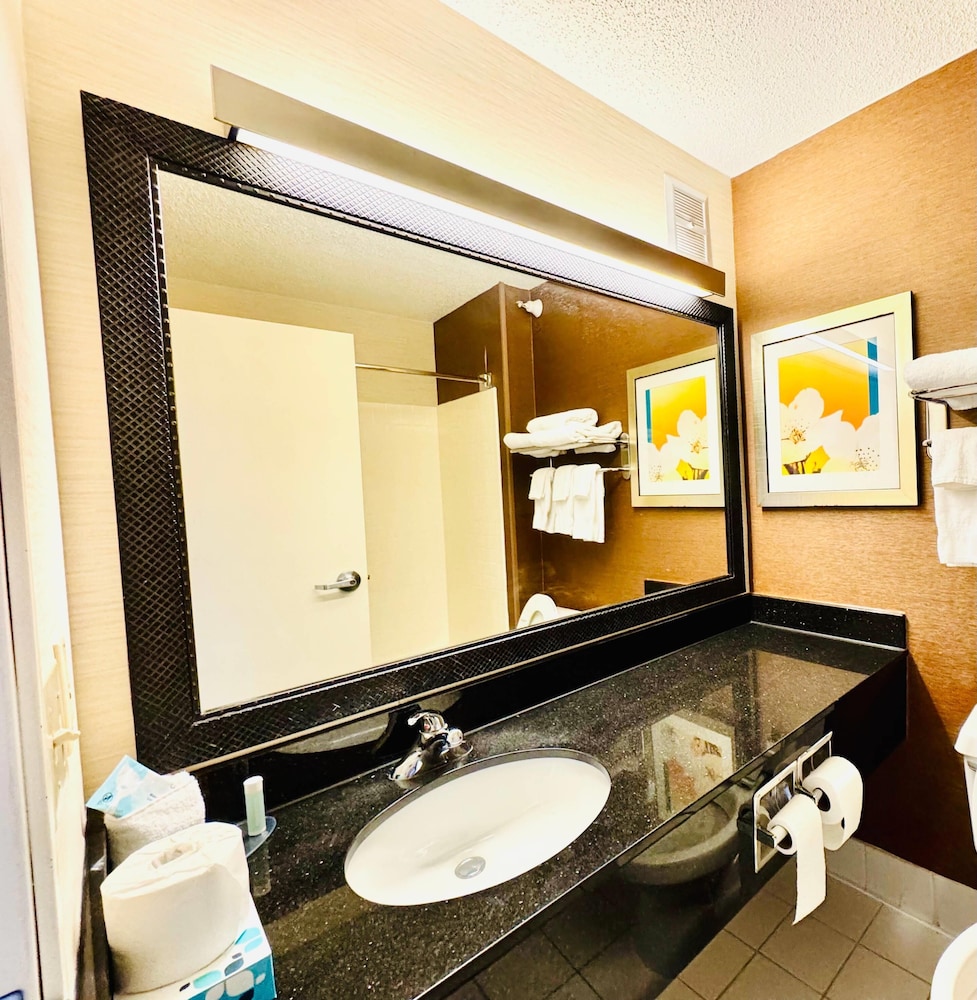 جناح بسرير كينج مع أريكة، Country Inn & Suites by Radisson, Bismarck-Mandan 5/7