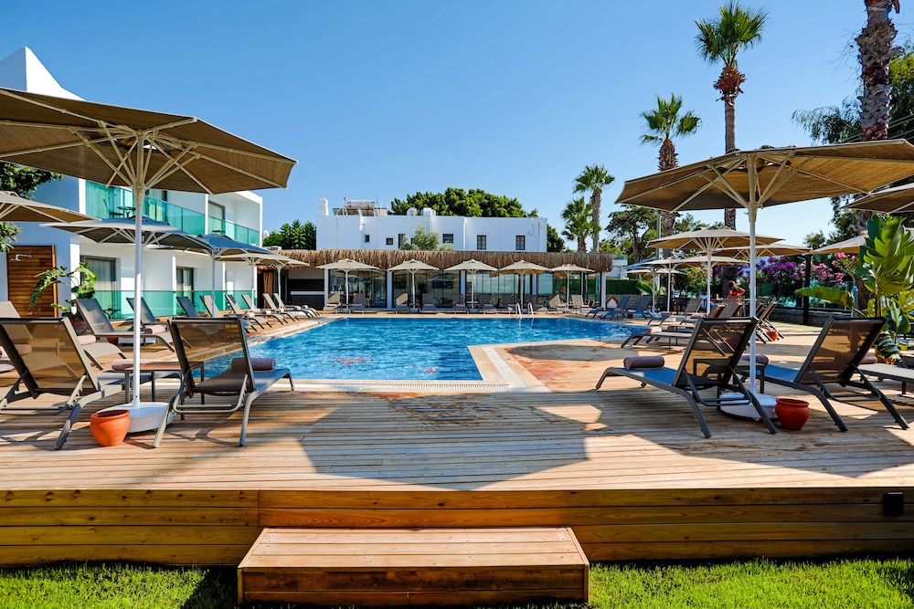 Yalipark Beach Hotel 57/65