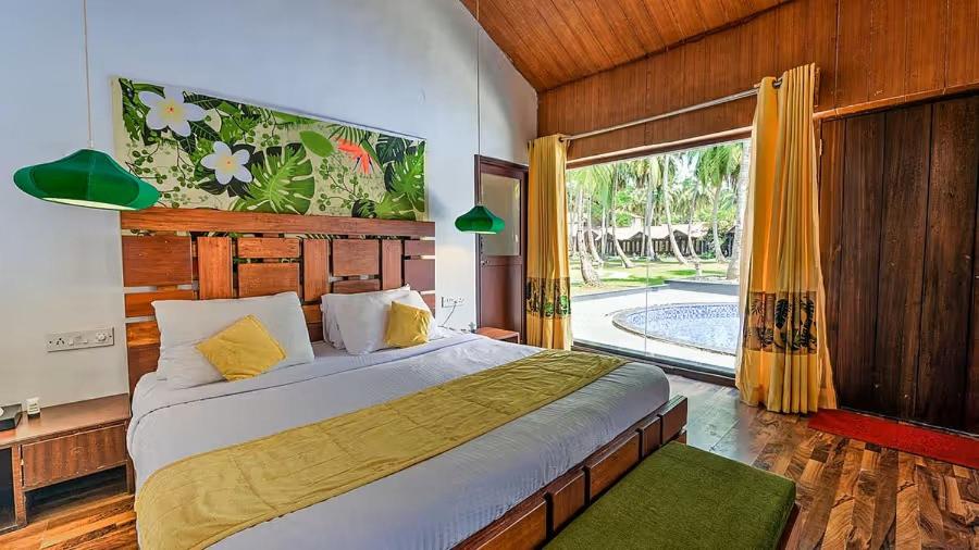 Andaman, Queen Bed, Sea Side, on the Side