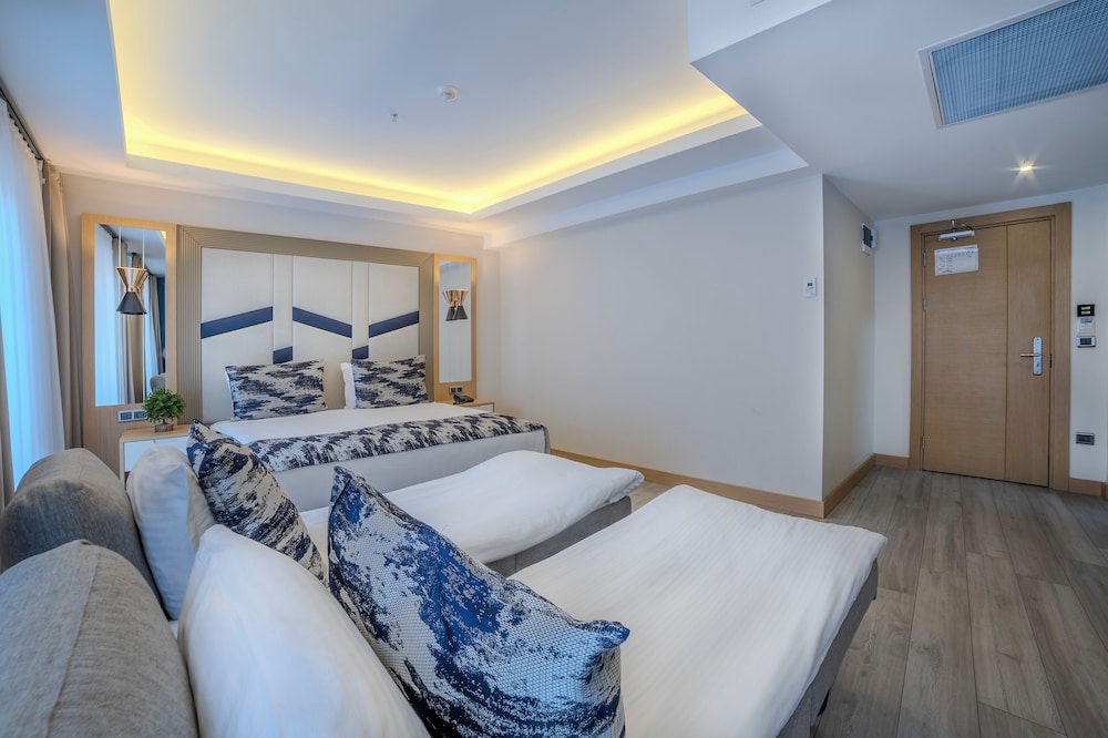 غرفة عائلية رباعية بسرير كوين مع أريكة، Downtown Sirkeci Hotel 3/10