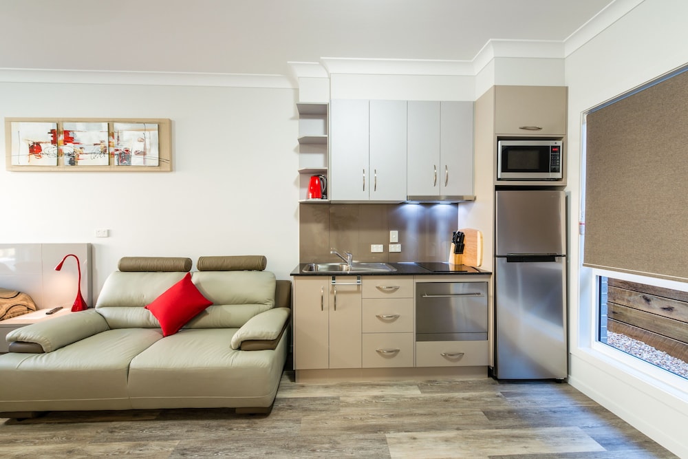 Athena Motel Apartments 23/46