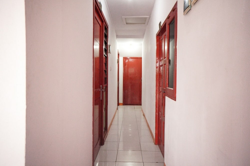 RedDoorz near Palembang Square Mall 2 18/23