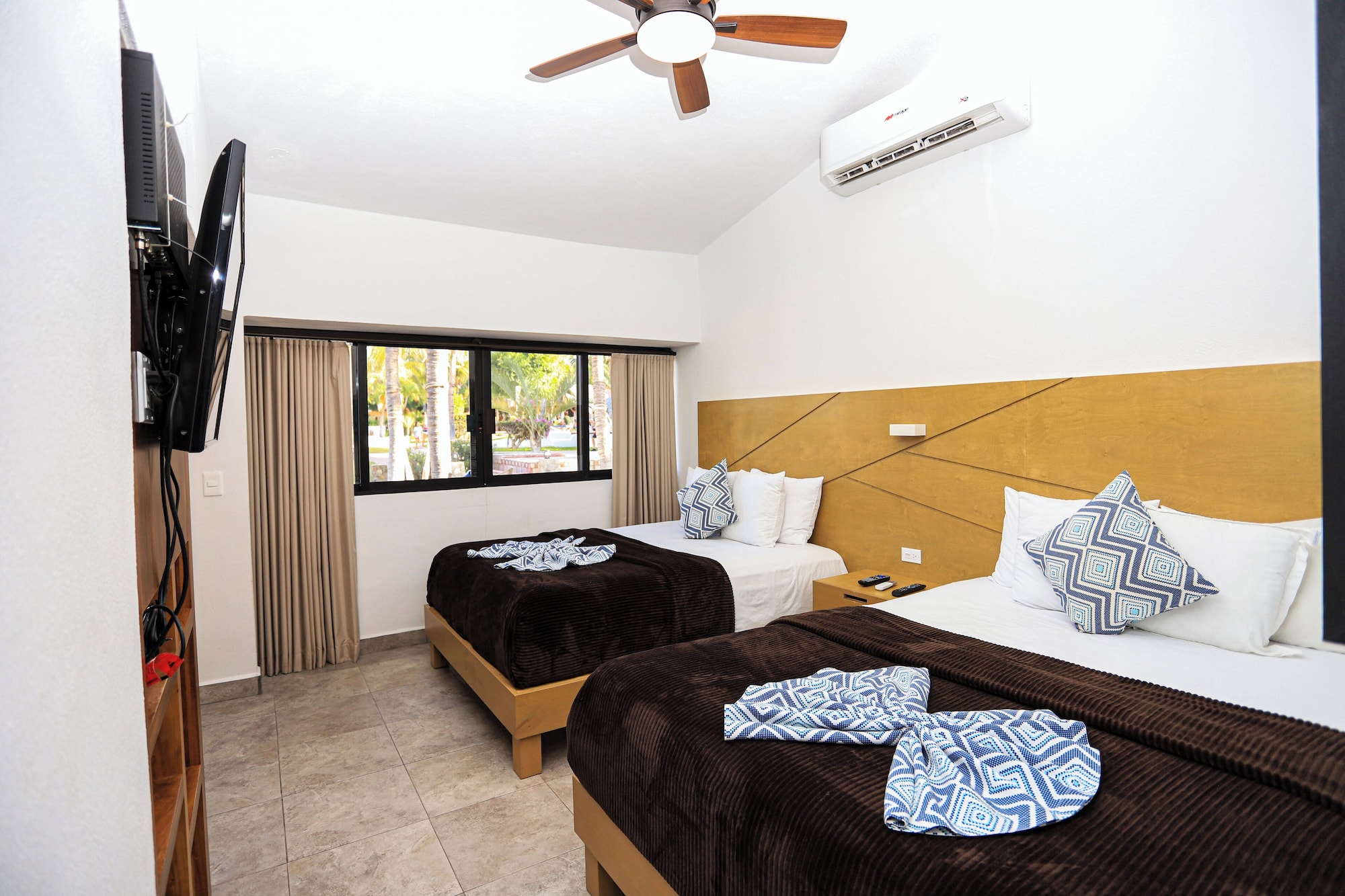 Renovated, Superior, 2 Double Beds, King Bed