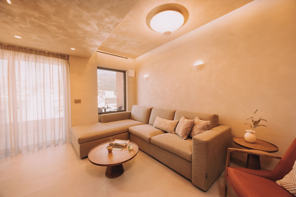 Alianthos Estate Resort 57/79