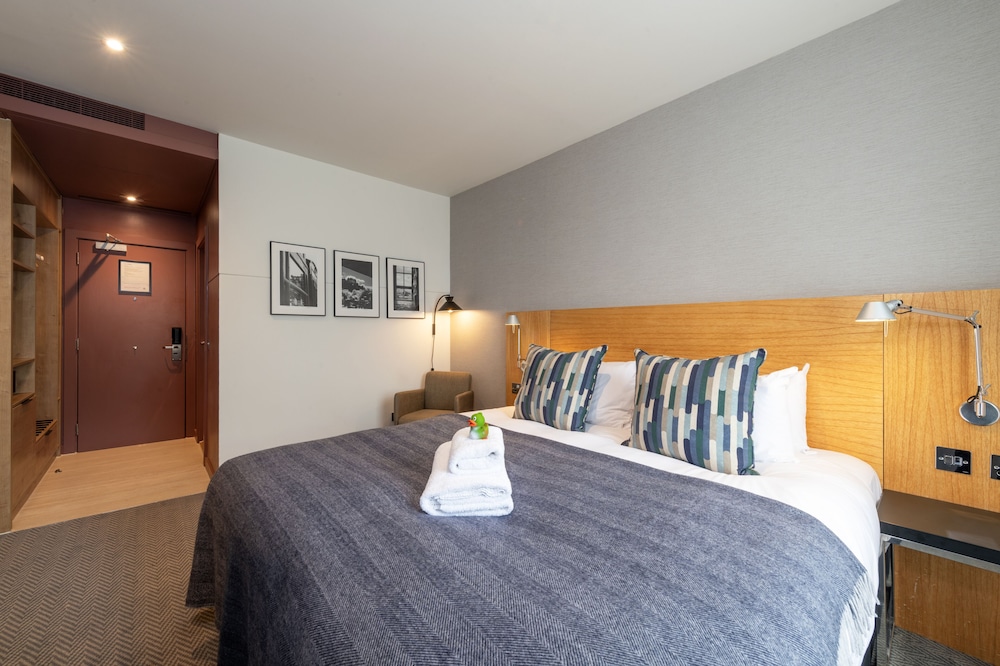 ROOM, DOUBLE BED, CASTLE VIEW