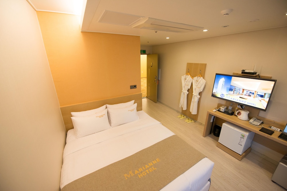Marianne Hotel 12/40
