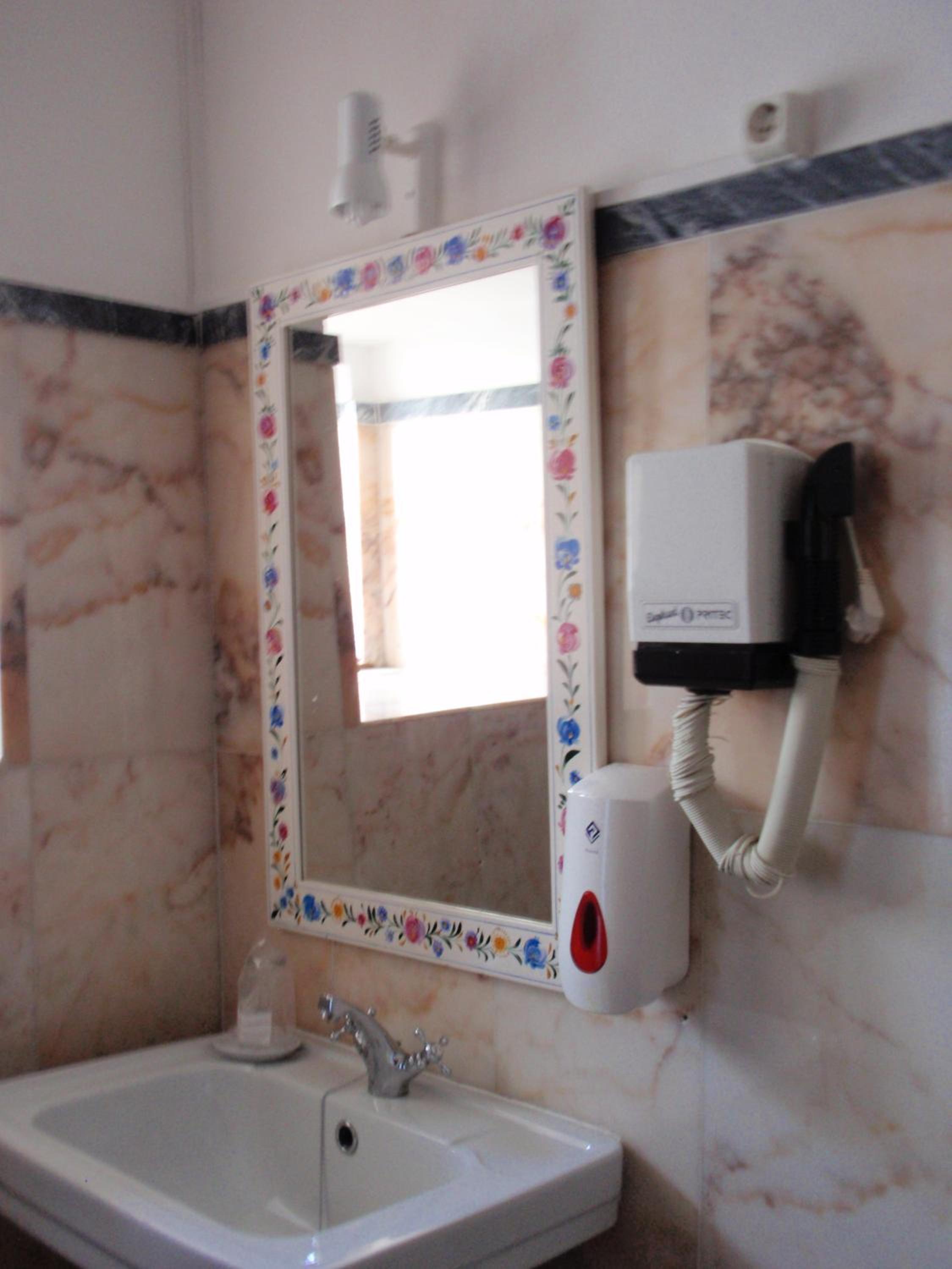 Alentejano Low Cost Hotel 48/50