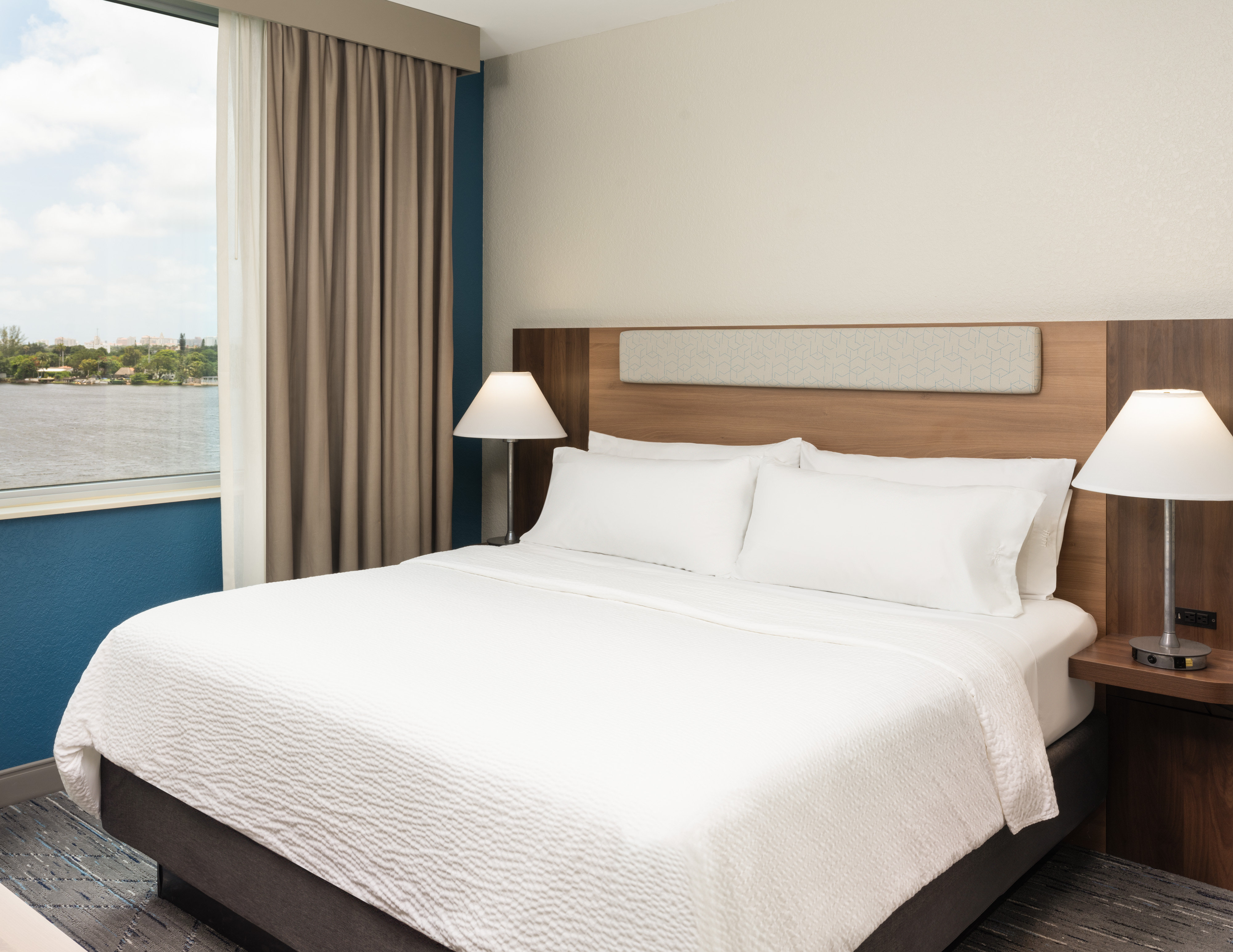 Suite, King Bed, Lagoon View