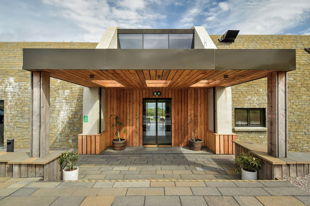 Bracken Hide Hotel 6/47
