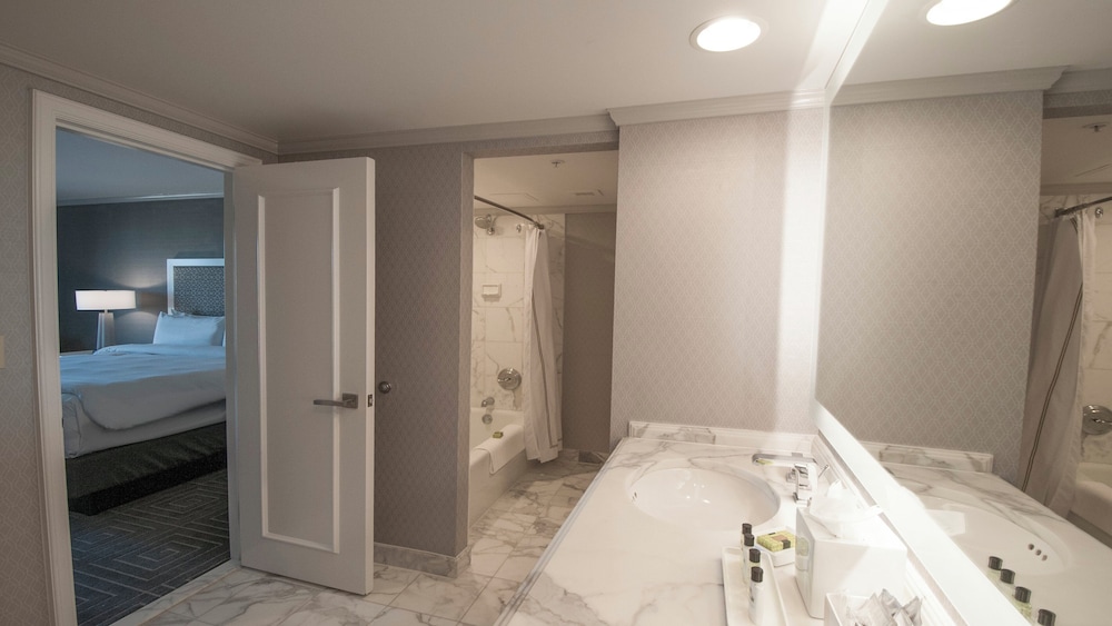 1 Bedroom, Concierge, Suite, King Bed, 2 Balconies، InterContinental Kansas City at the Plaza 5/5