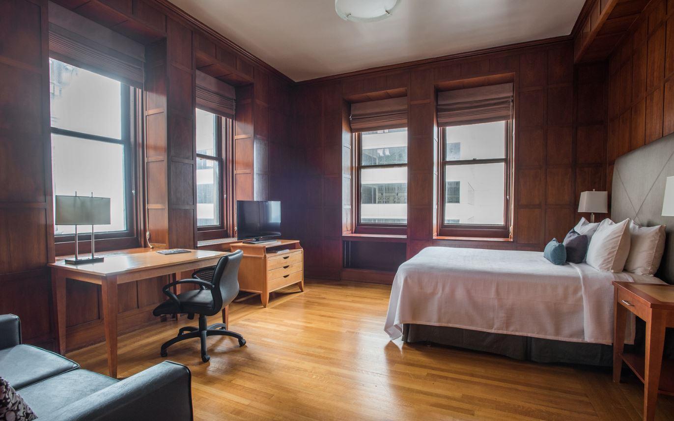 Deluxe, Parlor
