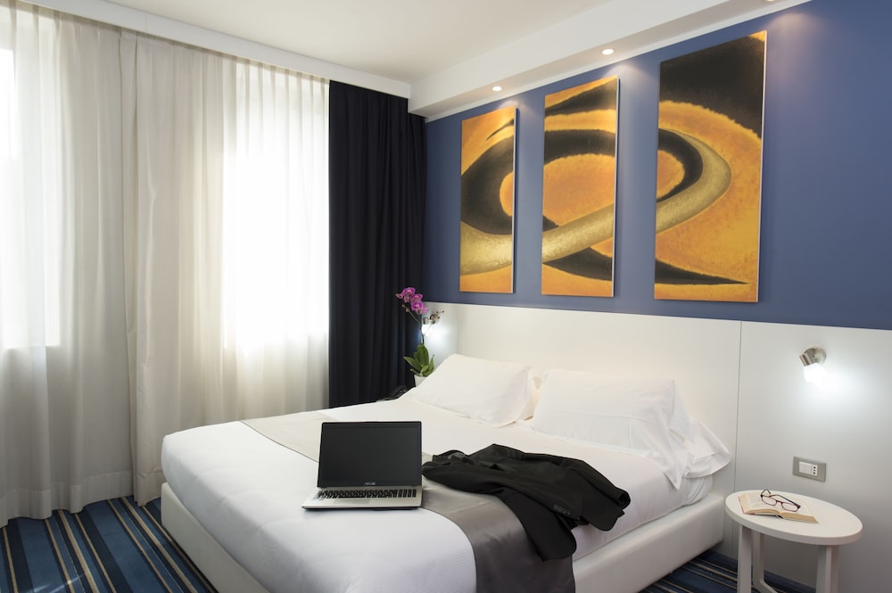 Neo Hotel 25/75