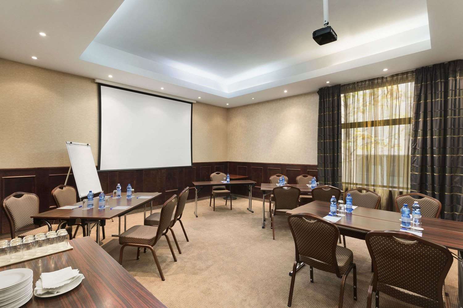 Ramada Hotel & Suites by Wyndham Bucharest North 13/15