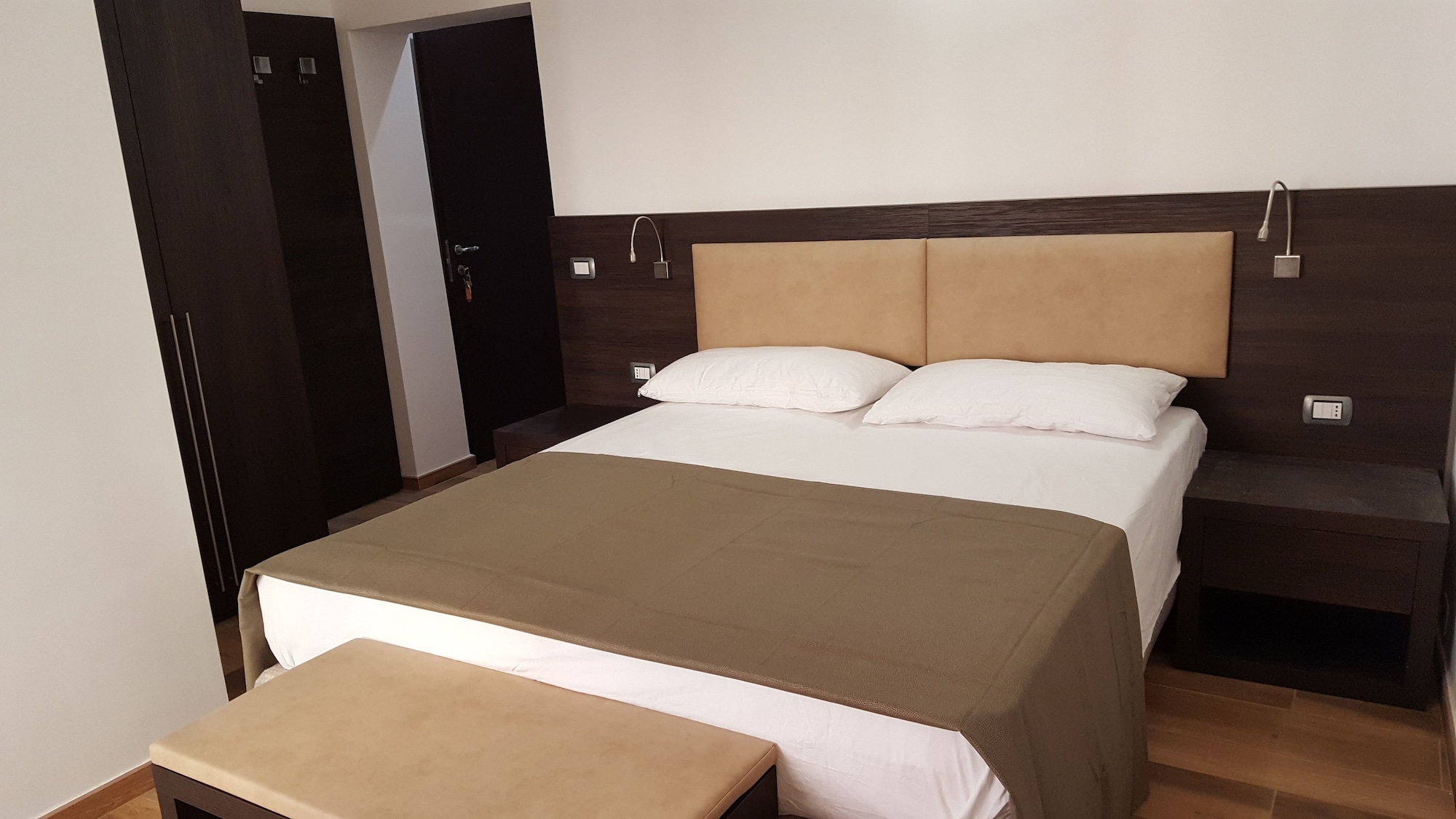 ROOM, DOUBLE BED, EXTERNAL BATHROOM