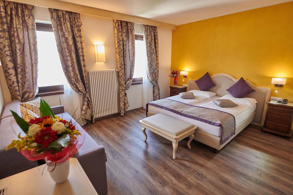 Boutique Hotel Brenzone 34/78