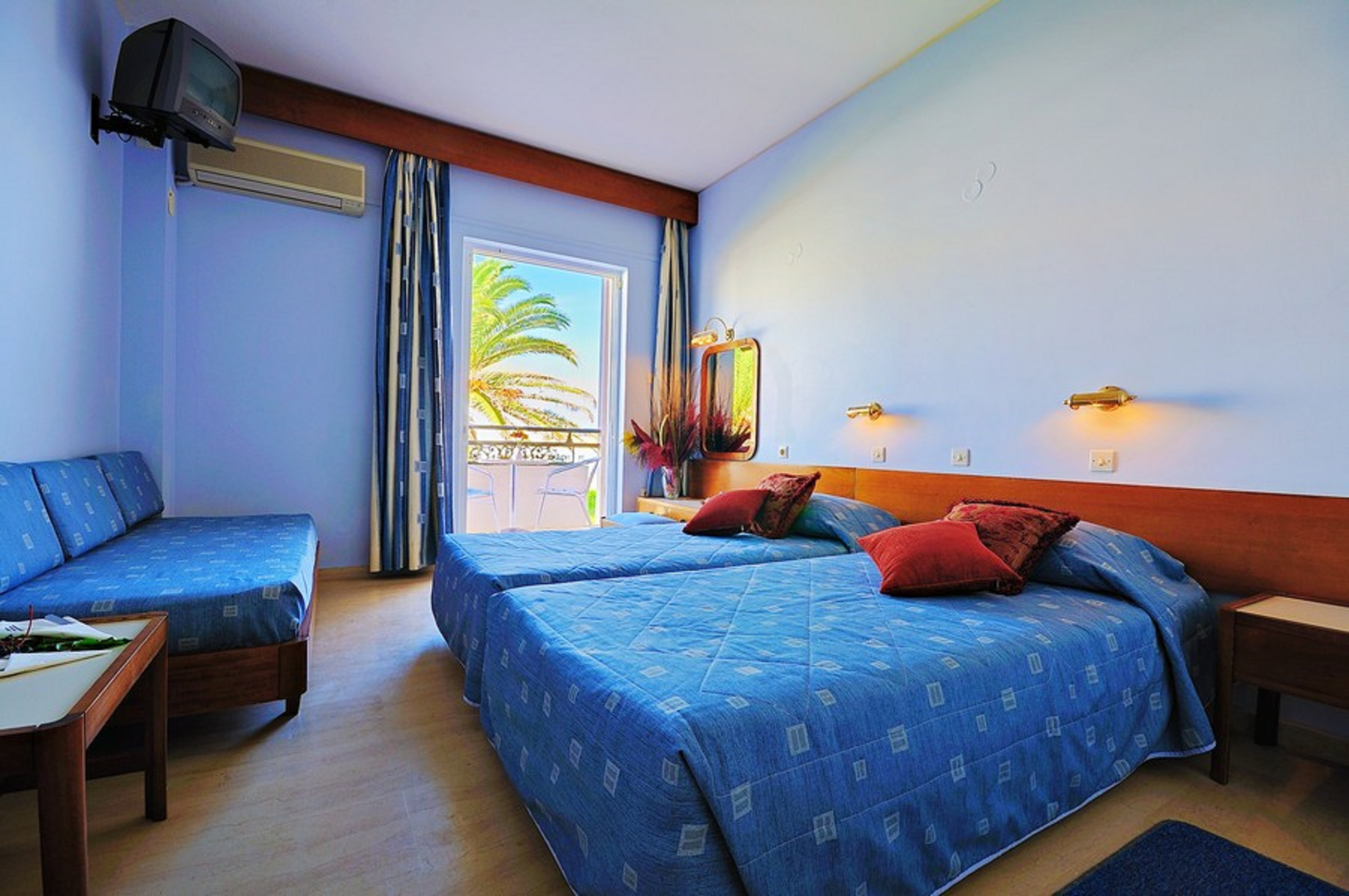 Room, Double or Twin Bed, Lateral Side Sea View