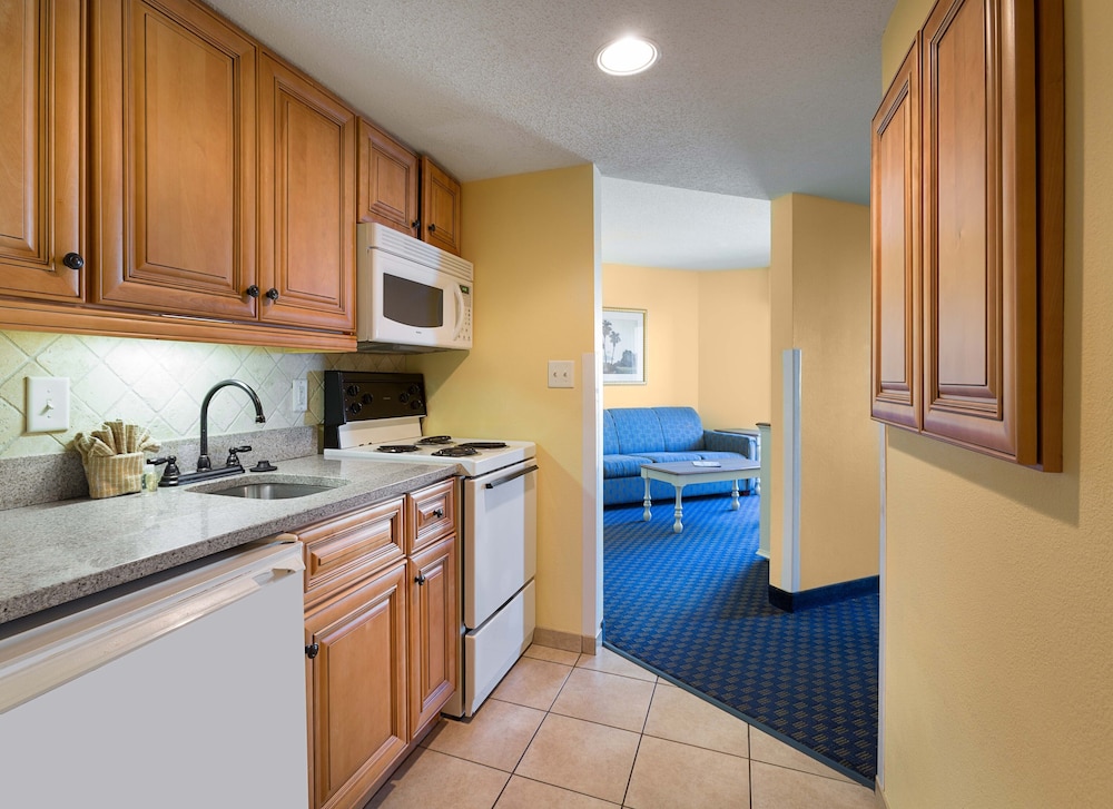 Ocean Reef Resort 7/85
