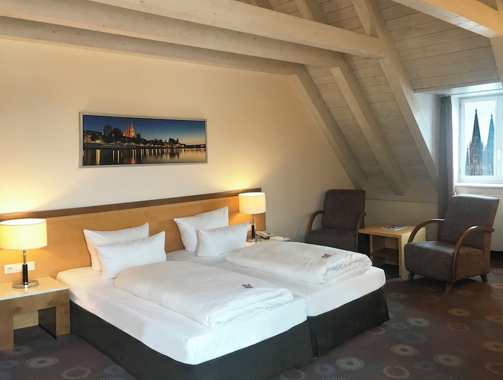 Comfort, Single, King Bed, Riverside