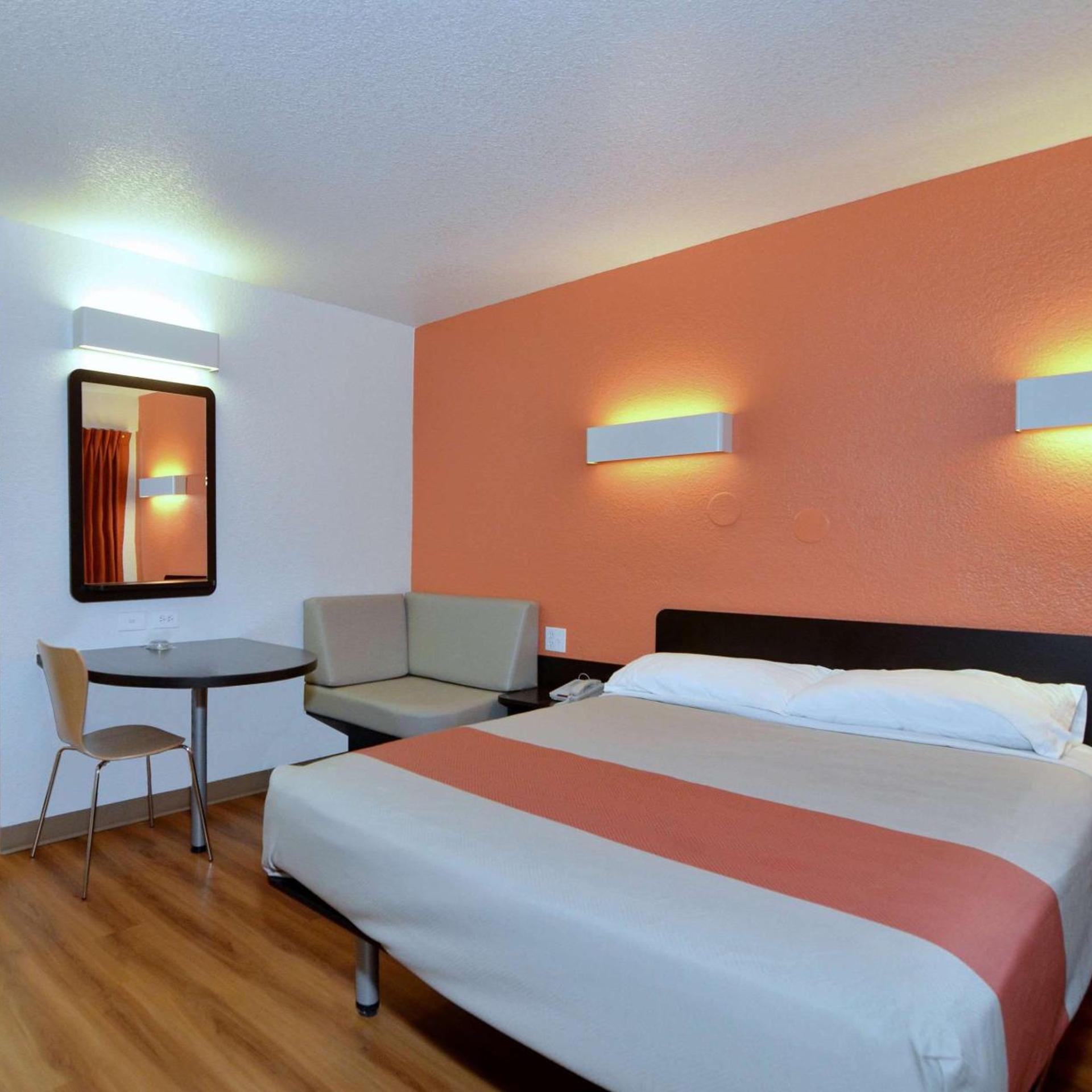 ROOM, QUEEN BED, ACCESSIBLE