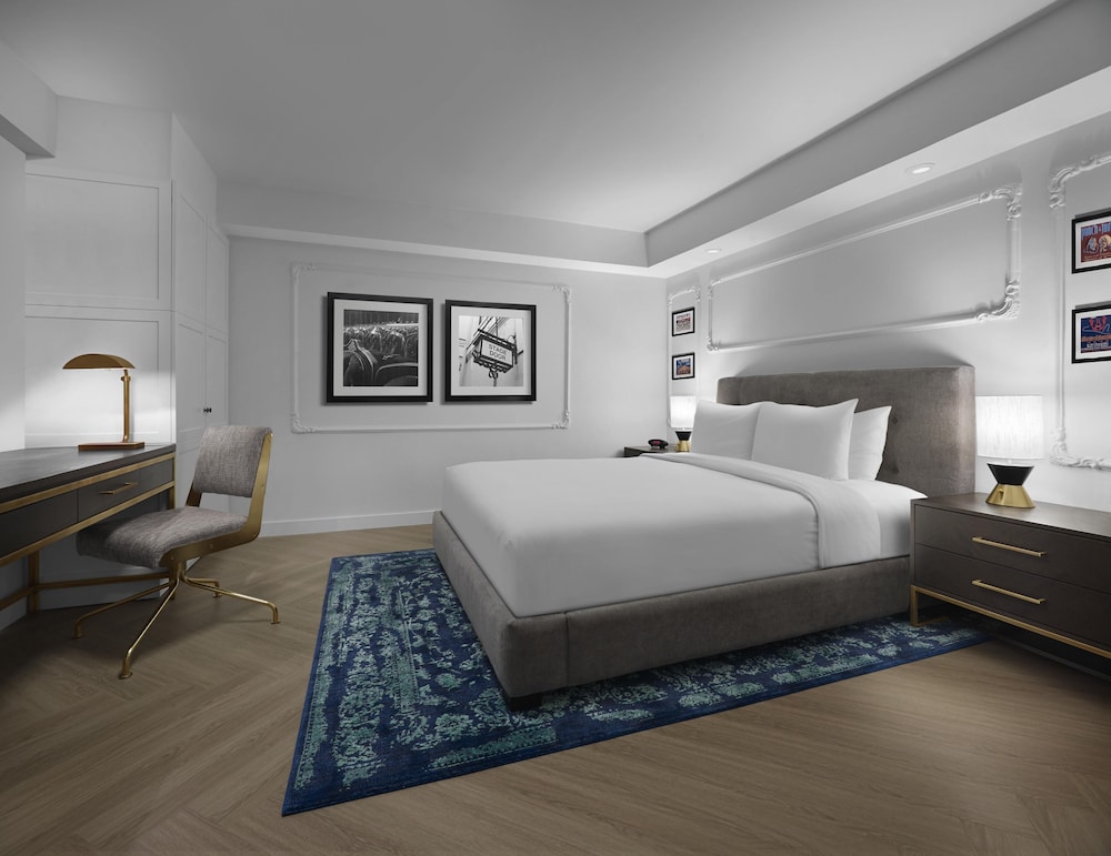 Room at Pantages Hotel Downtown Toronto, TORONTO