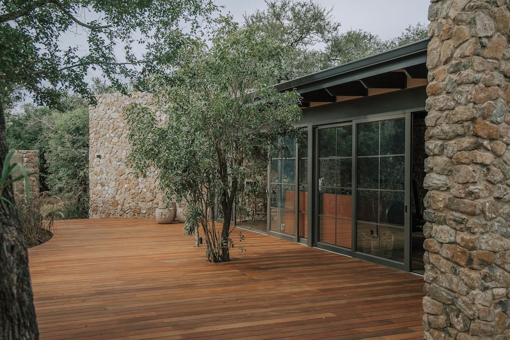 Thornybush Saseka Tented Camp 25/50