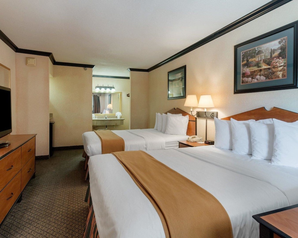 Quality Inn Suites Lufkin 12/34
