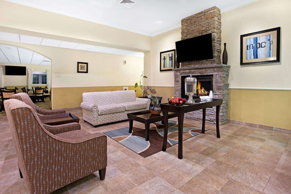 La Quinta Inn Suites By Wyndham Stonington Mystic Area 42/59