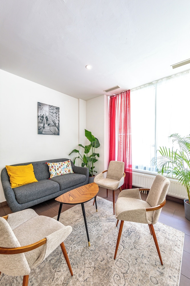 A T Holiday Hostel Wien 54/77