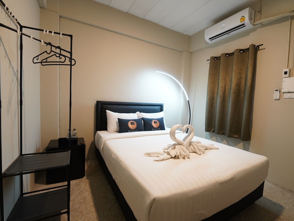 RQ Bangkok Huai Khwang by Collection O 26/61