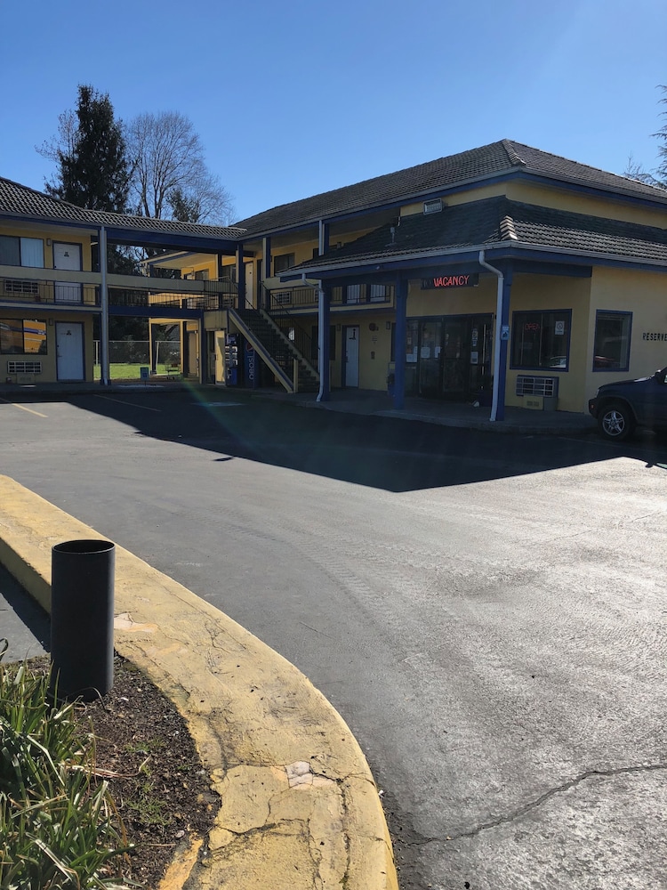 Sumner Motor Inn 1/55