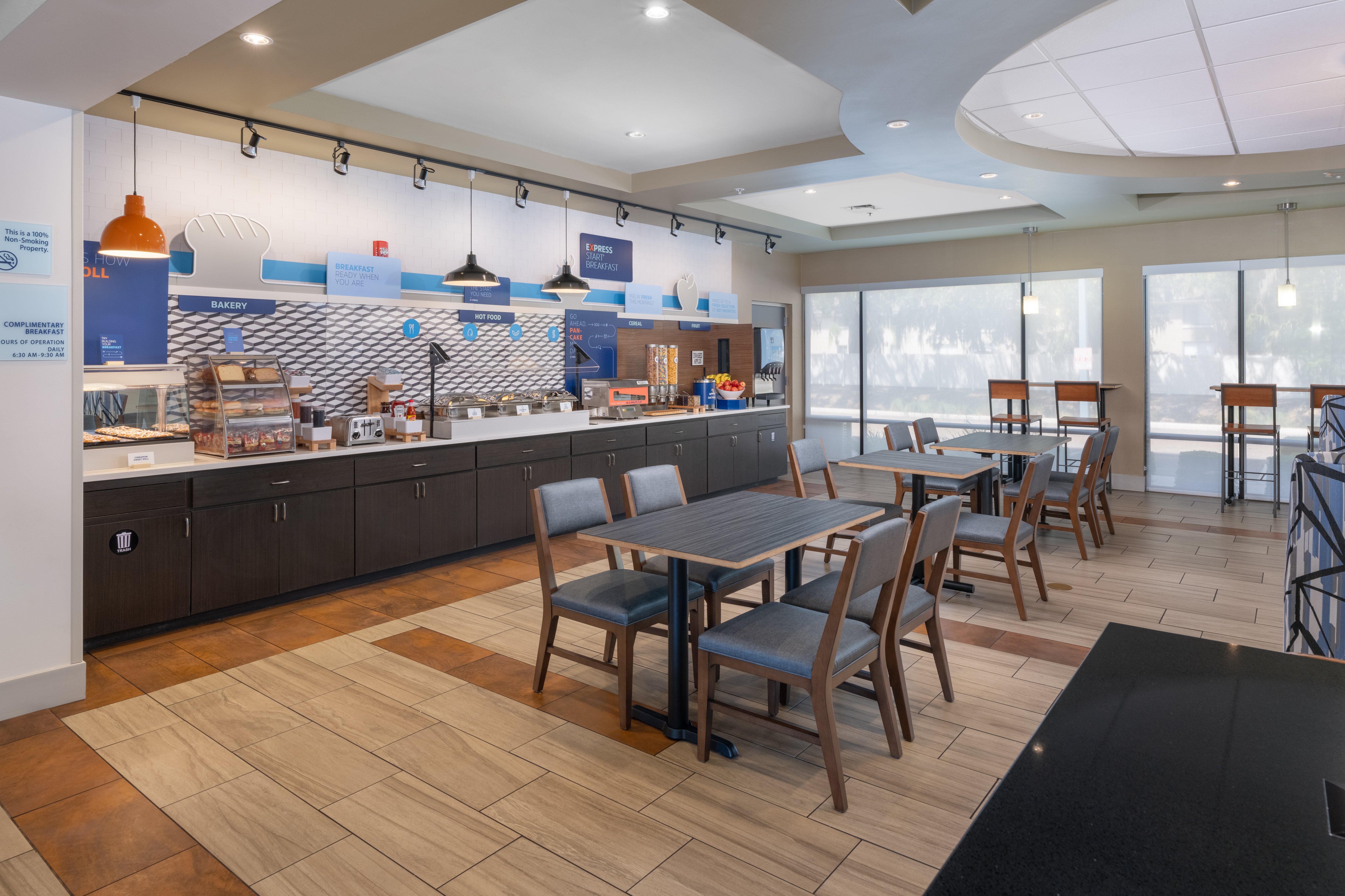 Holiday Inn Express And Suites Lakeland South 32/50