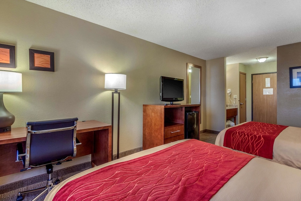 Comfort Inn and Suites Hays I-70 12/46