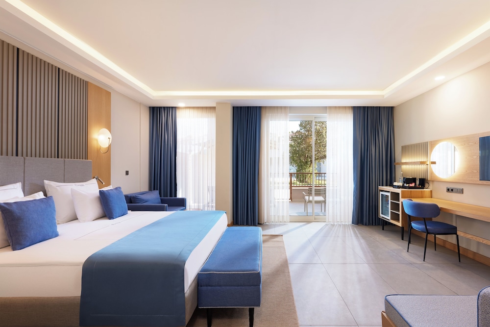 1 BEDROOM, SUPERIOR, BALCONY