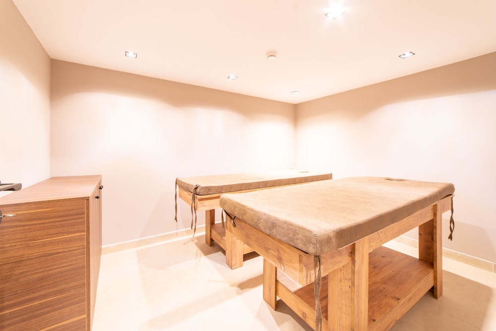 Garden Room Suit Hotel 34/50