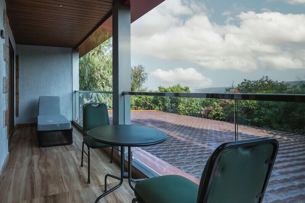 Bella Vista Resort 52/68