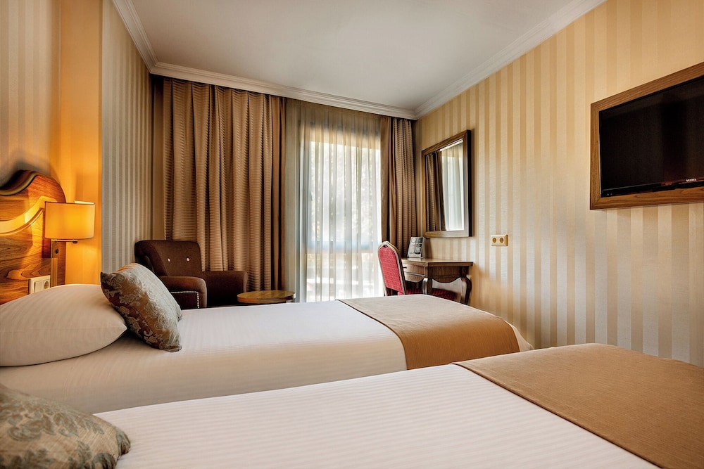 The Central Hotel 25/78