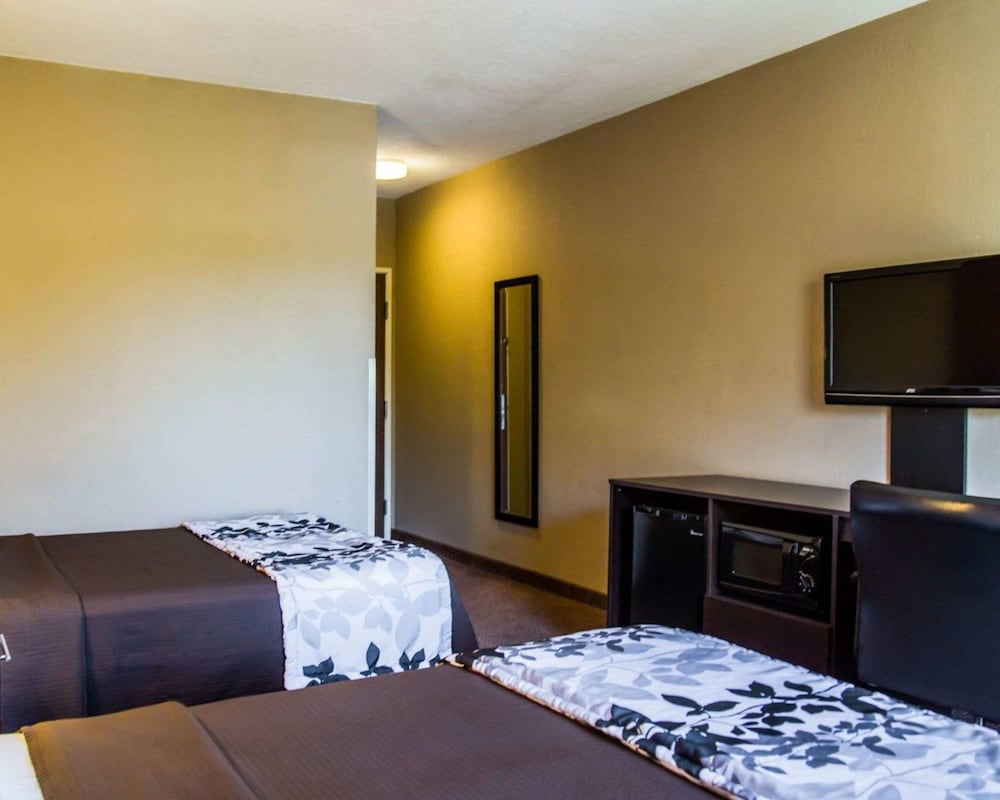 Clarion Pointe Lakeland I-4 11/55