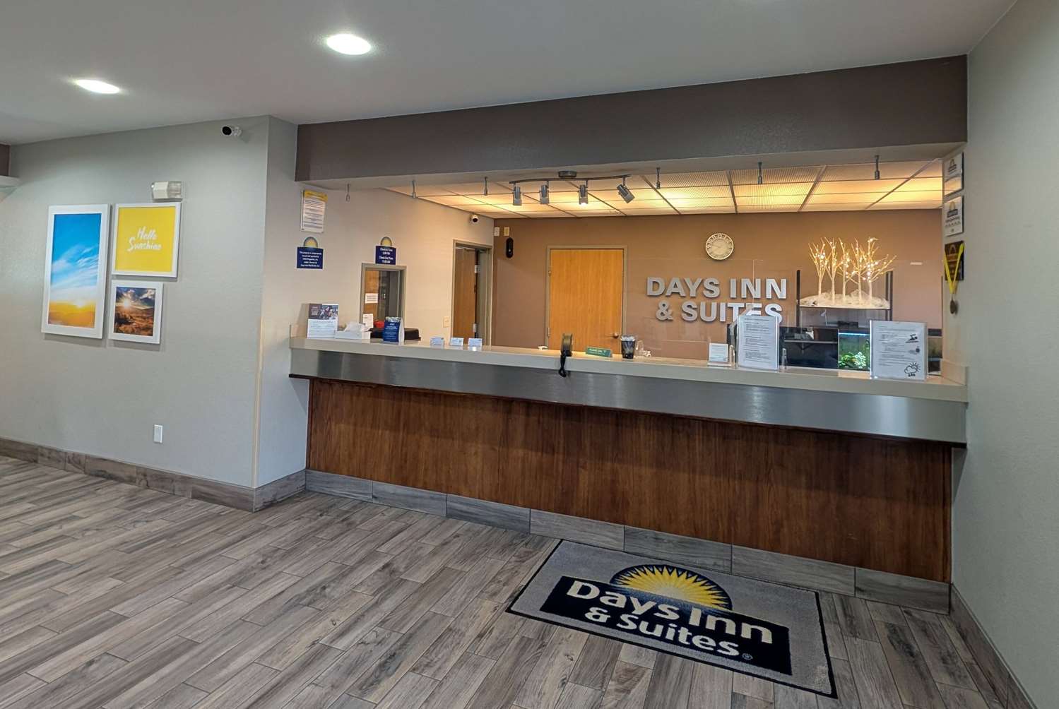 Days Inn & Suites By Wyndham Castle Rock 4/19