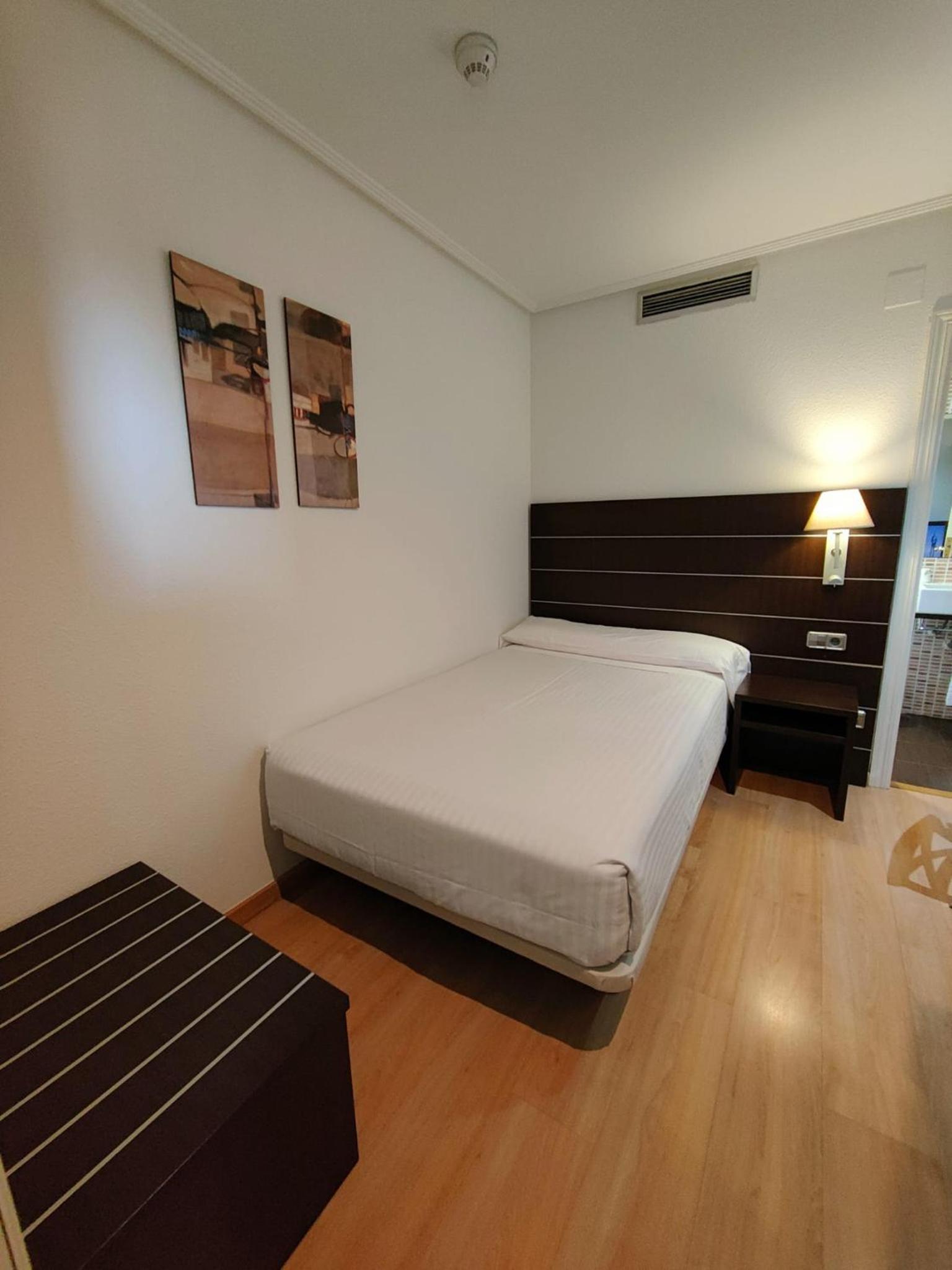 Room, Single