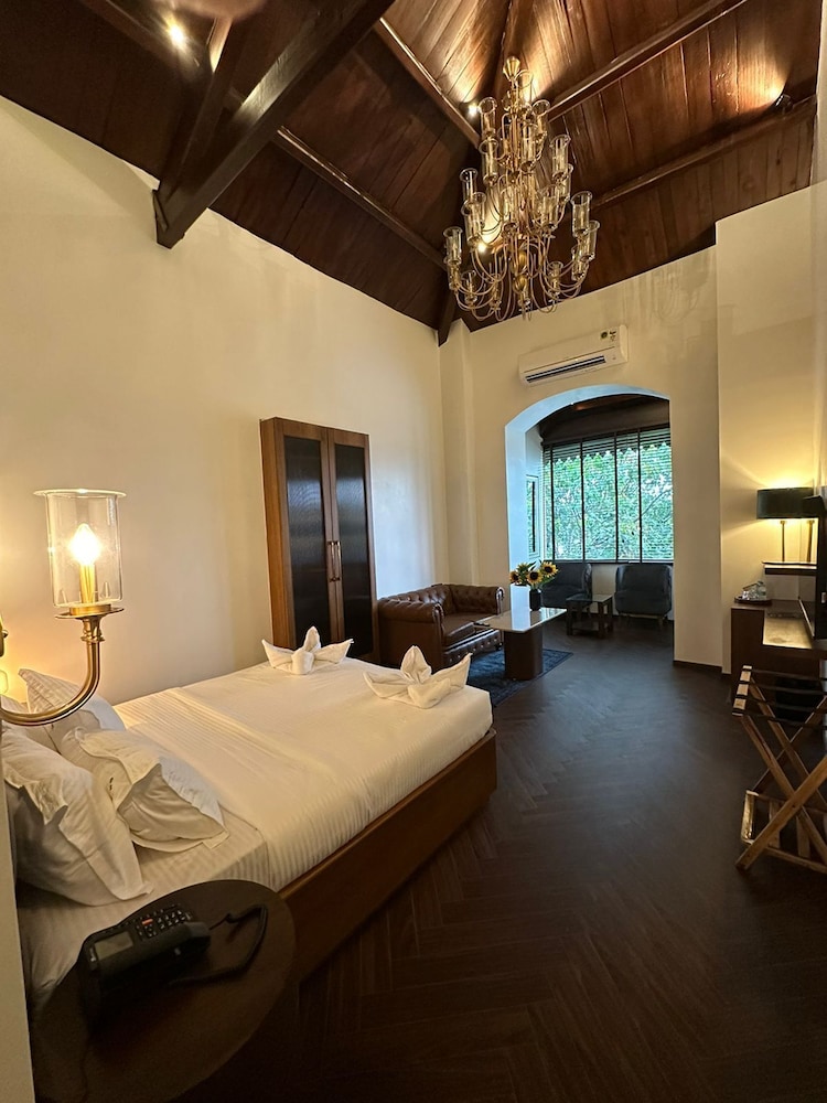 PRESIDENTIAL, SUITE