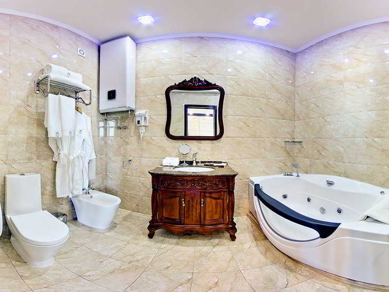 جناح، Plaza Hotel Bishkek 3/3